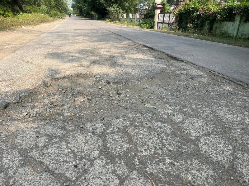 The road leading to the industrial area has potholes at every step, yet the authorities are not taking any action.