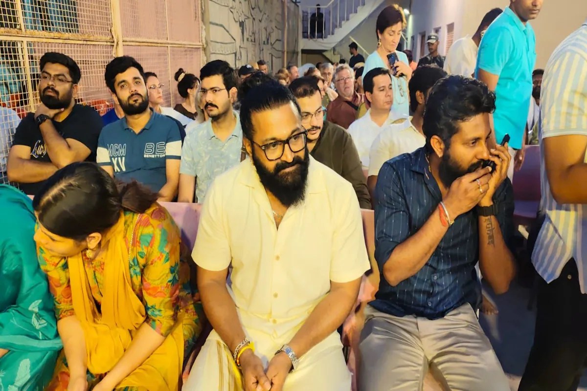 कांतारा: चैप्टर 1’ बना सांस्कृतिक सफलता की नई मिसाल, ऋषभ शेट्टी ने काशी में जताया कृतज्ञता भाव (फोटो सोर्स : X)