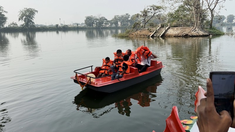 नपाध्यक्ष ने बोटिंग कर किया प्रेरित, जल्द मिलेगी टॉय ट्रेन की सौगात