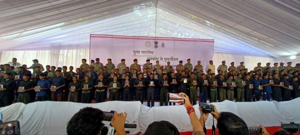 छत्तीसगढ़ में ऐतिहासिक सफलता! 210 माओवादियों ने किया सरेंडर, प्रमुख नेताओं ने भी हथियार छोड़े, Photo