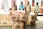 भारी मात्रा में बरामद पटाखा गिरफ्तार युवक सोर्स पुलिस मीडिया सेल