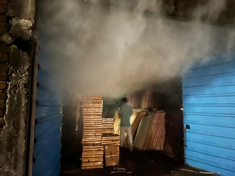 Fire broke out in a warehouse due to a spark from a firecracker, goods worth thousands of rupees were destroyed.