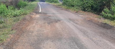 घुनघुटी-ममान मार्ग दलदल में तब्दील, साइड सोल्डर से बढ़ा खतरा, सडक़ खराब होने के कारण दुर्घटना का भी डर बना रहता है