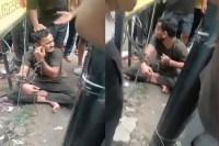 तालकटोरा में चोरी करते पकड़ा गया युवक, भीड़ की मार से पुलिस ने बचाया (फोटो सोर्स : Whatsapp Group)