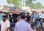 दमोह में किसानों ने खाद नहीं मिलने पर हटा रोड पर लगाया जाम,