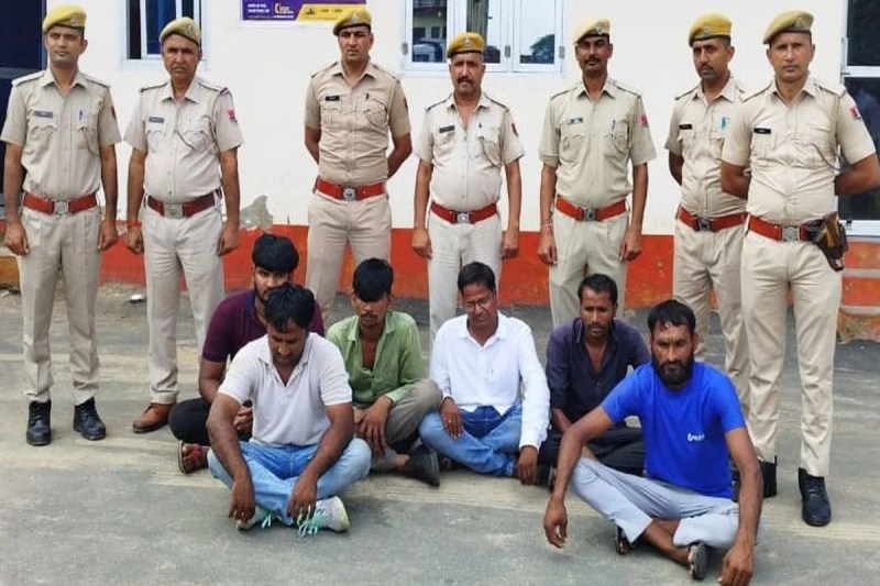 29 हजार लीटर पेट्रोलियम पदार्थ जब्त, 6 गिरफ्तार