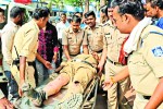 दमोह में ट्रक ने बाइक सवार प्रधान आरक्षक को मारी टक्कर, हटा में कांस्टेबल गंभीर घायल