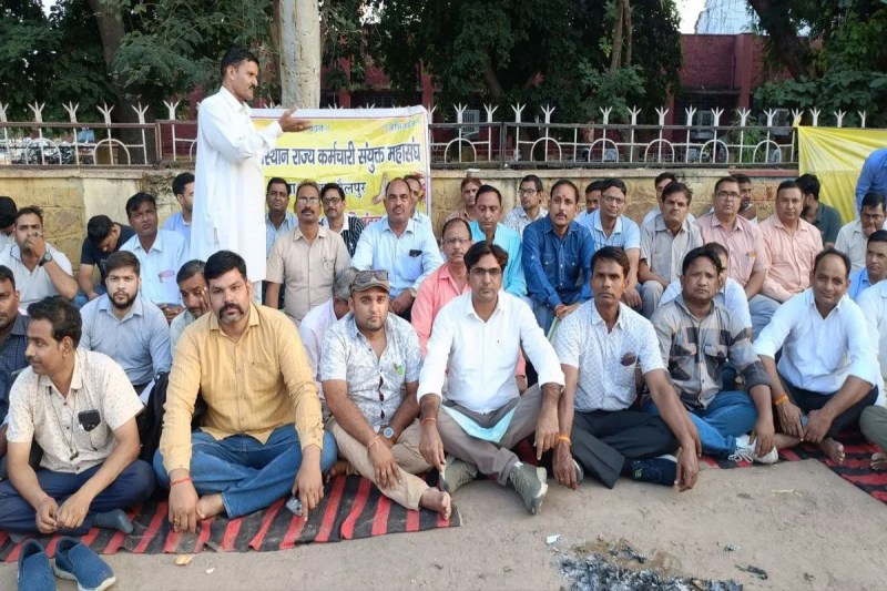 बिना बजट दिए स्कूलों की रंगा पुताई के नाम पर शिक्षकों का उत्पीडऩ Harassment of teachers in the name of painting schools without any budget