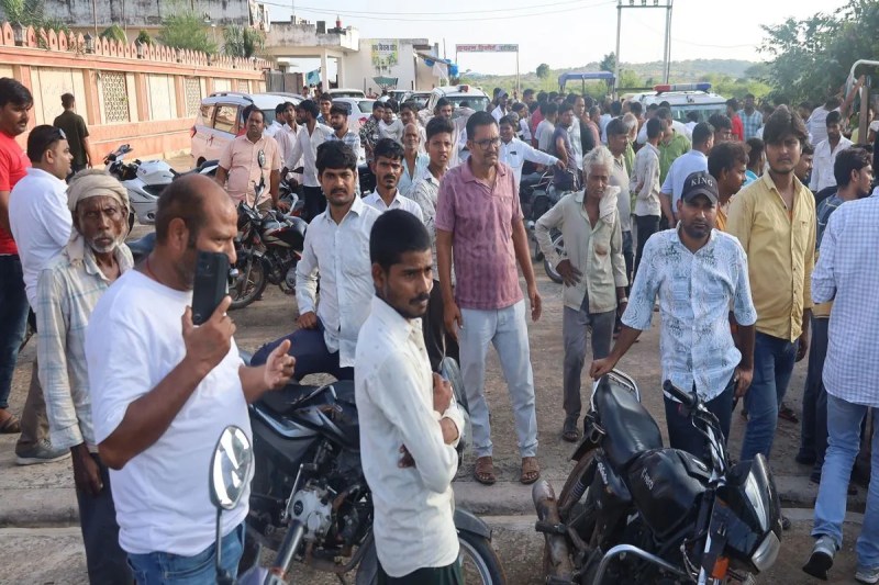 देवी प्रतिमा का विसर्जन के दौरान हादसा, चचेरी बहनों की मौत Accident during immersion of Goddess idol, cousin sisters died