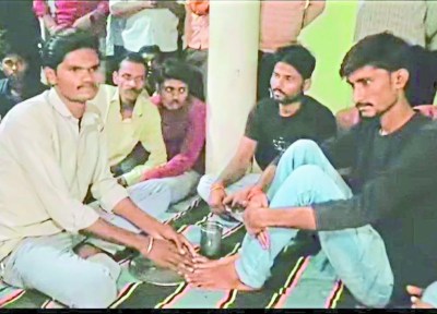 पांव धुलवाकर वही पानी पिलाया