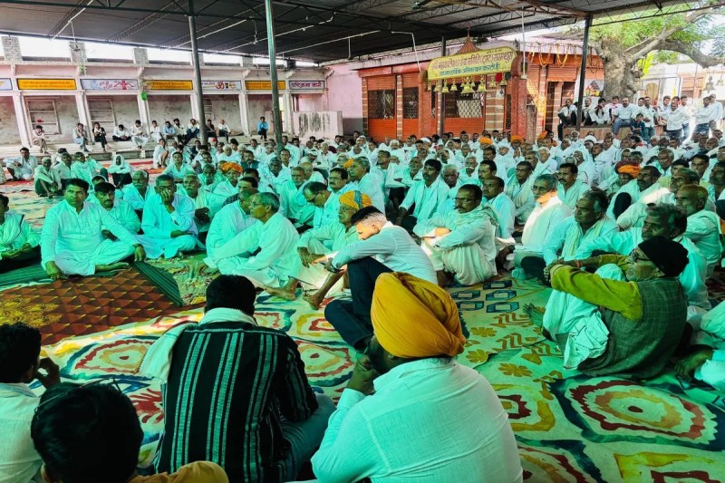 टाइगर रिजर्व सेंचुरी के खिलाफ ग्रामीण लामबंद, विस्थापन के खिलाफ हुई पंचायत Villagers mobilized against the Tiger Reserve Sanctuary, Panchayat held against displacement