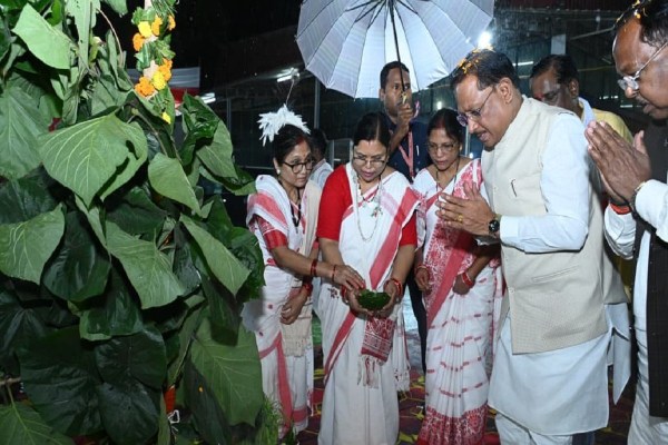 करम परब पर्व 2025 में शामिल हुए CM साय (फोटो सोर्स- DPR)