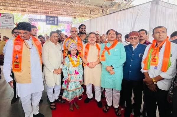 रायपुर से अयोध्या धाम के लिए 850 श्रद्धालुओं का जत्था रवाना, देखें तस्वीरें 
