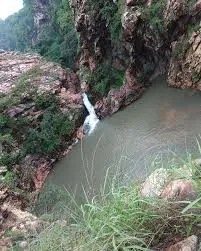  प्रकृति आस्था और इतिहास का अद्भुत संगम दमउदहरा जलप्रपात, देखें तस्वीरें  

