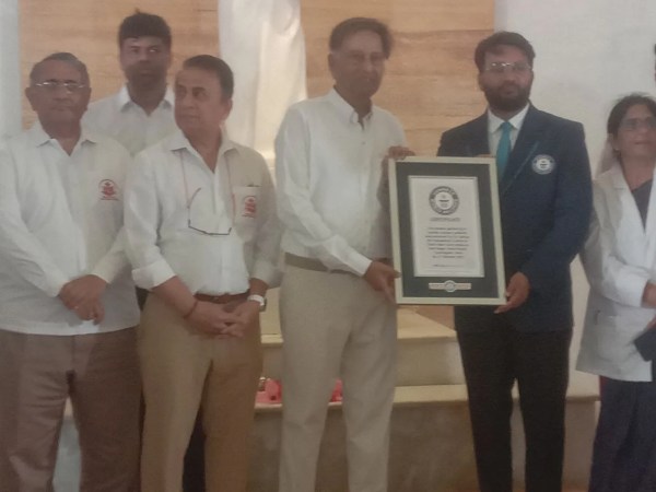 ग्रीनीश वर्ल्ड रिकॉर्ड कार्यक्रम में पहुंचे सुनील गावस्कर, सत्य साईं हॉस्पिटल में बने मुख्य अतिथि... Photo