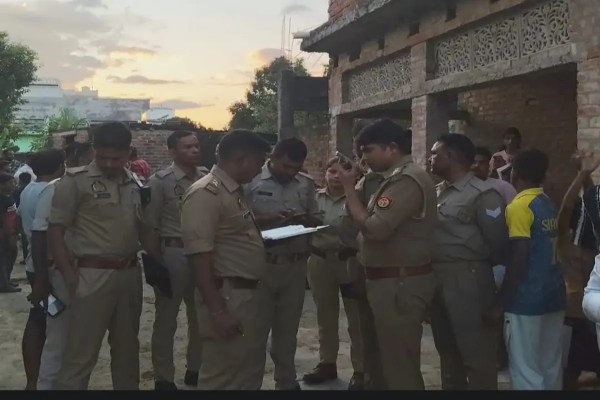 बाबू खेड़ा गांव में हुई घटना से इलाके में फैली सनसनी, पुलिस जुटी गहन जांच में (फोटो सोर्स : Whatsapp )