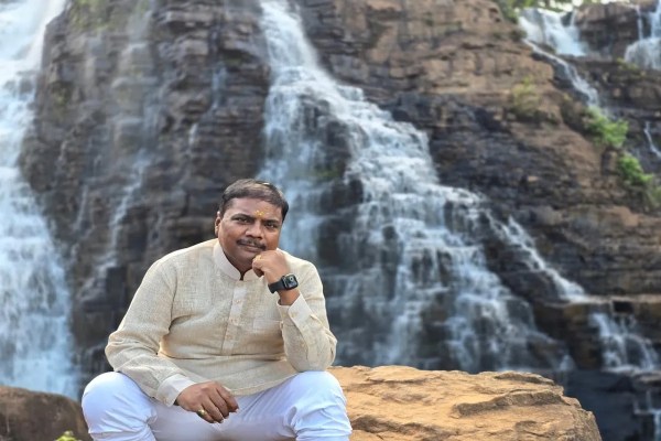 तीरथगढ़ में बांस की नाव पर रोमांच (फोटो सोर्स- DPR)
