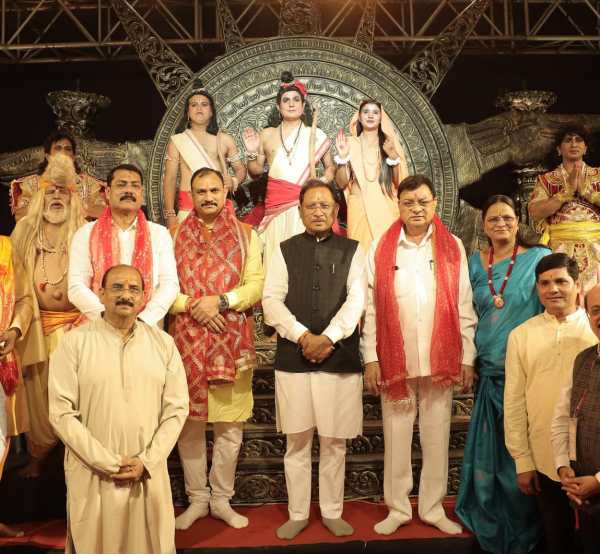 मुख्यमंत्री विष्णु देव साय कोरबा में राम कथा महोत्सव में हुए शामिल, देखें तस्वीरें 
