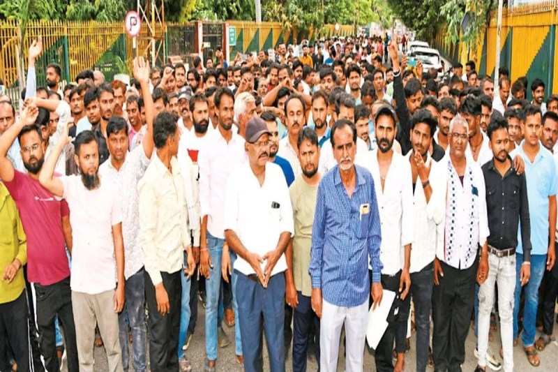 Labor leader accused of running an illegal gang