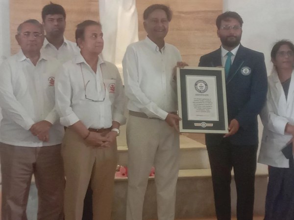 ग्रीनीश वर्ल्ड रिकॉर्ड कार्यक्रम में पहुंचे सुनील गावस्कर, सत्य साईं हॉस्पिटल में बने मुख्य अतिथि... Photo