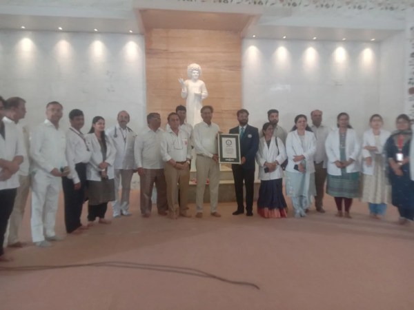 ग्रीनीश वर्ल्ड रिकॉर्ड कार्यक्रम में पहुंचे सुनील गावस्कर, सत्य साईं हॉस्पिटल में बने मुख्य अतिथि... Photo