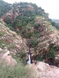  प्रकृति आस्था और इतिहास का अद्भुत संगम दमउदहरा जलप्रपात, देखें तस्वीरें  
