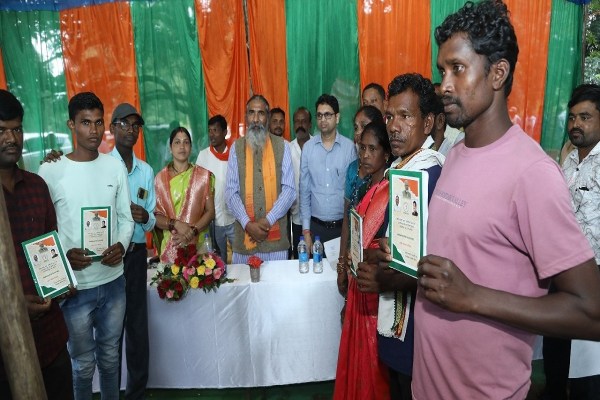 ग्रामीणों से किया वर्चुअल संवाद (फोटो सोर्स- पत्रिका)