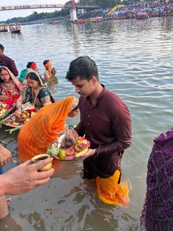 Chhath Puja 2025: छठ महापर्व का आज समापन, एफएम तड़का के RJ नरेंद्र पहुंचे महादेव घाट, छठ पूजा को लेकर की बातचीत, देखें 
