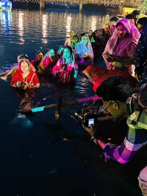 Chhath Puja 2025: छठ महापर्व का आज समापन, एफएम तड़का के RJ नरेंद्र पहुंचे महादेव घाट, छठ पूजा को लेकर की बातचीत, देखें 
