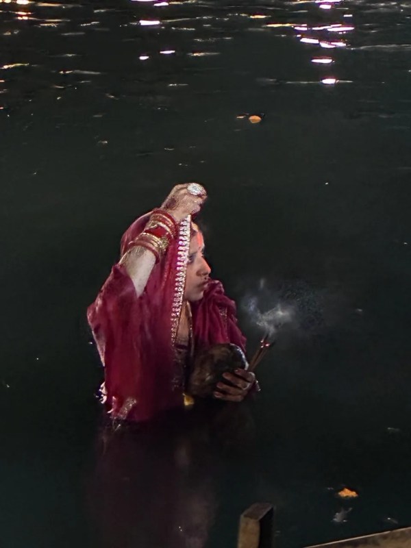 Chhath Puja 2025: छठ महापर्व का आज समापन, एफएम तड़का के RJ नरेंद्र पहुंचे महादेव घाट, छठ पूजा को लेकर की बातचीत, देखें 
