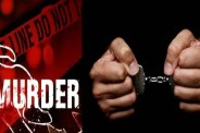 खून से लथपथ महिला का शव छत पर मिला, पैसे के लेन-देन में हत्या की आशंका, पुलिस ने हत्या में प्रयुक्त कुल्हाड़ी और डंडे बरामद किए (फोटो सोर्स : Whatsapp )