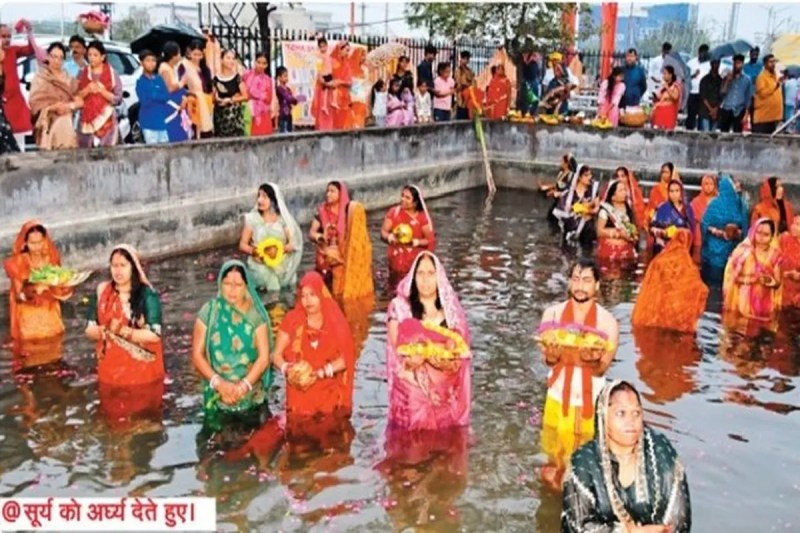 On the occasion of Chhath festival, evening offerings were made with water and milk, a difficult 48-hour fast was observed, and chants of Chhathi Maiya echoed on the ghats.