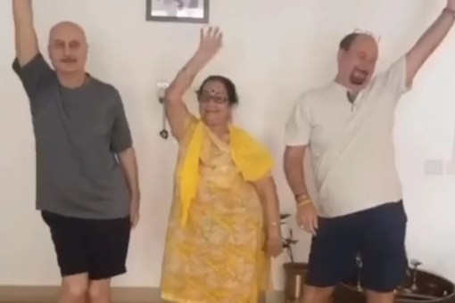 Anupam Kher Funny Dance Video Viral
