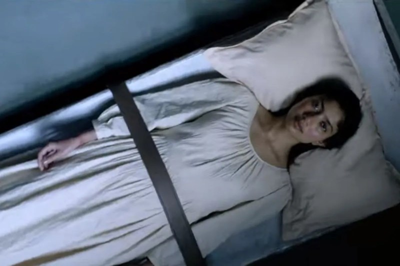 लाशों से भरा घर, अकेली लड़की और खौफनाक रहस्य! क्लाइमैक्स देख कांप उठेंगे