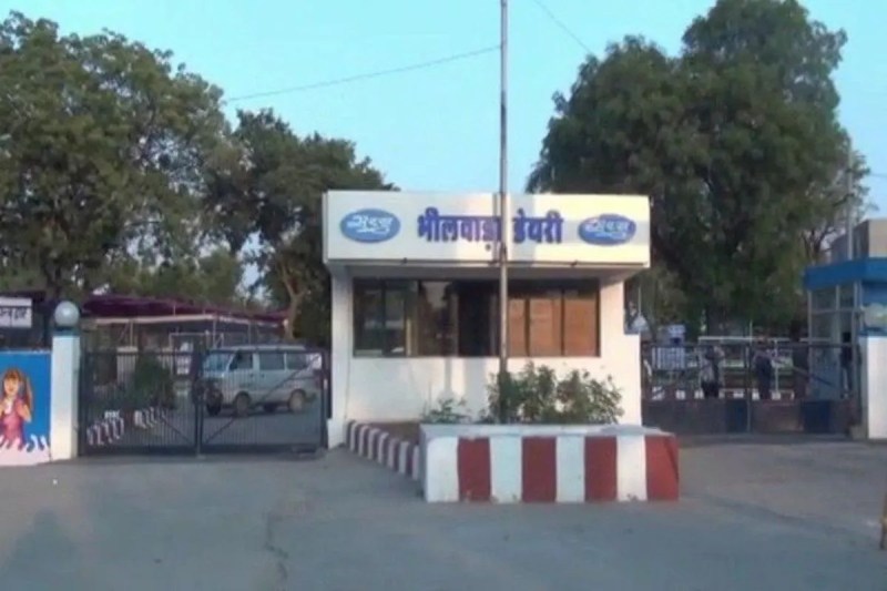 The decision to increase the price of Saras Ghee in the state has been withdrawn, RCDF has bowed to political pressure.