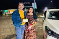 Birthday celebrate on road