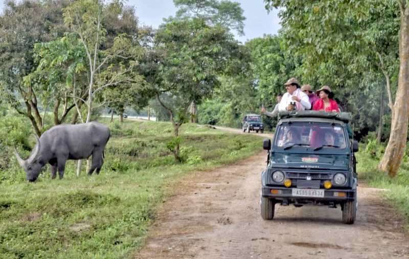 CM Mohan Yadav seen in stylish style in an open jeep with his wife