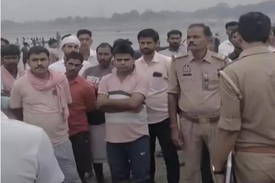 सेल्फी के चक्कर में नाव डूबी: चंदौली हादसे ने दहला दिया (फोटो सोर्स : Whatsapp Group)