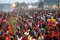 लखनऊ में छठ महापर्व की भव्य आस्था, उगते सूर्य को अर्घ्य देकर हुआ व्रत का समापन (फोटो सोर्स : file photo, Ritesh Singh )