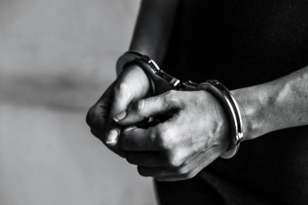 CG Crime: कोसमंदा के पूर्व सरपंच गौतम राठौर गिरफ्तार, 42 लाख रुपए की धोखाधड़ी का मामला