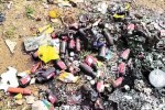 तालाब किनारे मिली अधजली सरकारी दवाइयां(photo-patrika)