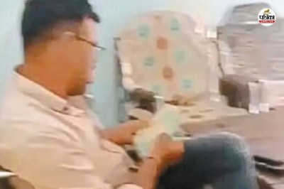 कांस्टेबल की रिश्वत लेते तस्वीरें (फोटो सोर्स- पत्रिका)