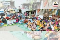 बुलडोजर कार्रवाई के खिलाफ वार्डवासी धरने पर (Photo source- Patrika)