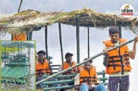 नक्सली अब चला रहे बैंबू राफ्टिंग (Photo source- Patrika)