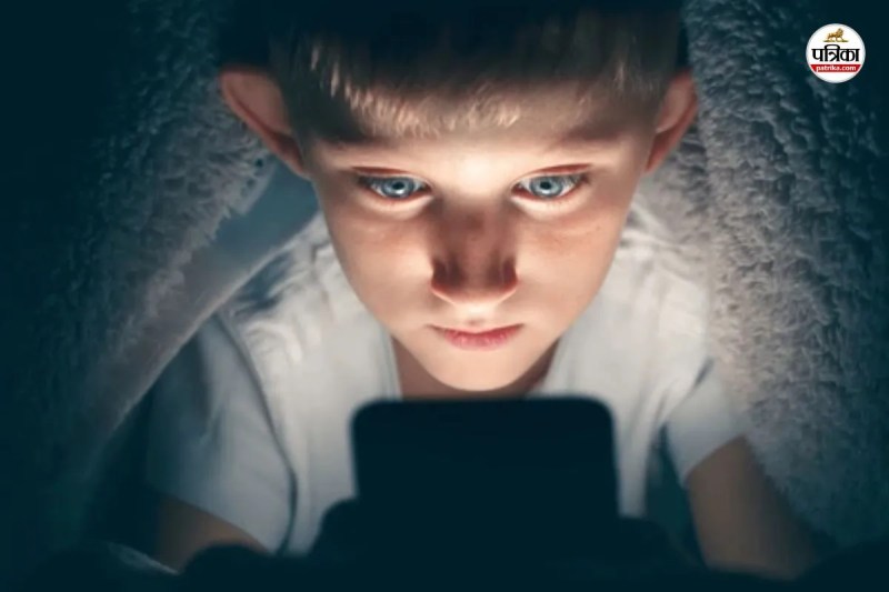 मोबाइल एडिक्शन से हिंसक हो रहे बच्चे ( फोटो सोर्स-- Shutterstock)
