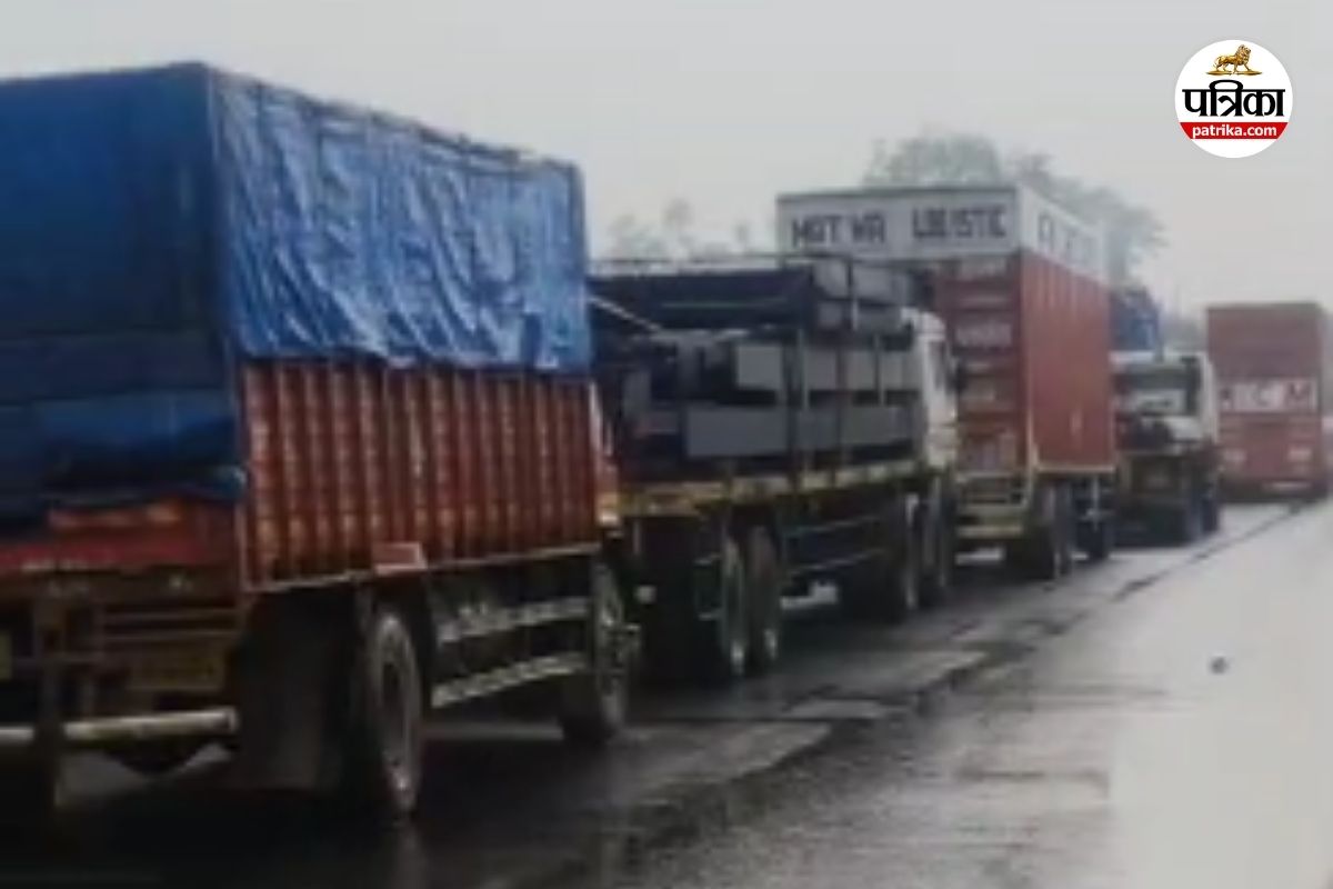 राजनांदगांव में ड्राइवरों की हड़ताल का असर, चिचोला बॉर्डर पर लगा लंबा जाम, देखें Video