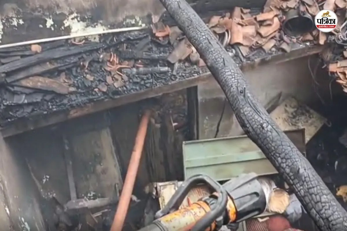 Breaking News: घर में लगी भीषण आग, लाखों का सामान जलकर राख, देखें VIDEO…