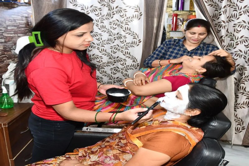 Women are doing sixteen adornments, boom in the market