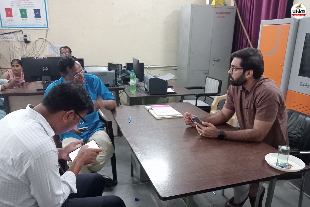 Dausa SDM surprise inspection
