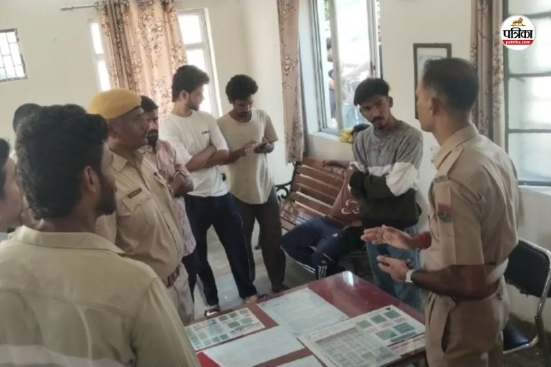 Dungarpur two communities youths clashed attacked with knives and weapons two injuring